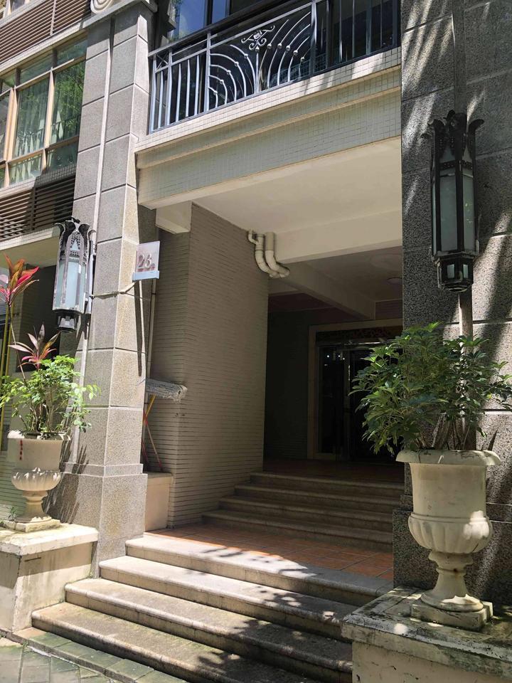 中山市坦洲镇南坦路9号海伦花园23座1002房法拍房图片1