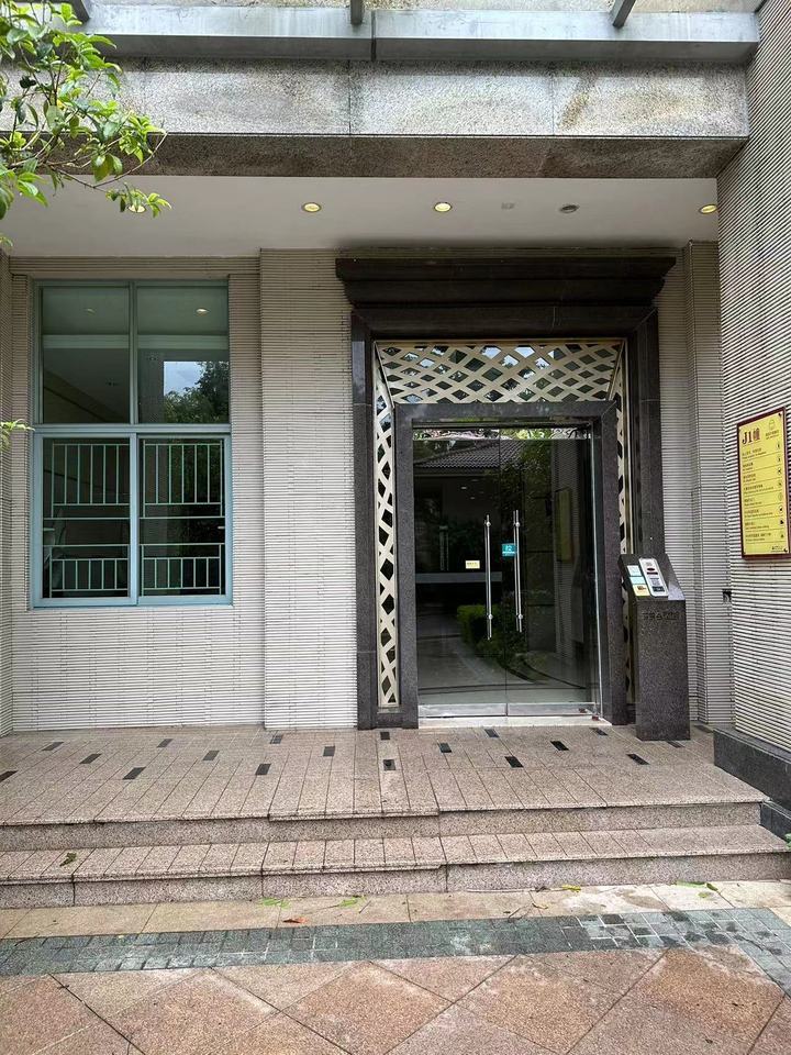 中山市五桂山桂南村桂峰路1号御龙山花园1期2幢2002房法拍房图片4