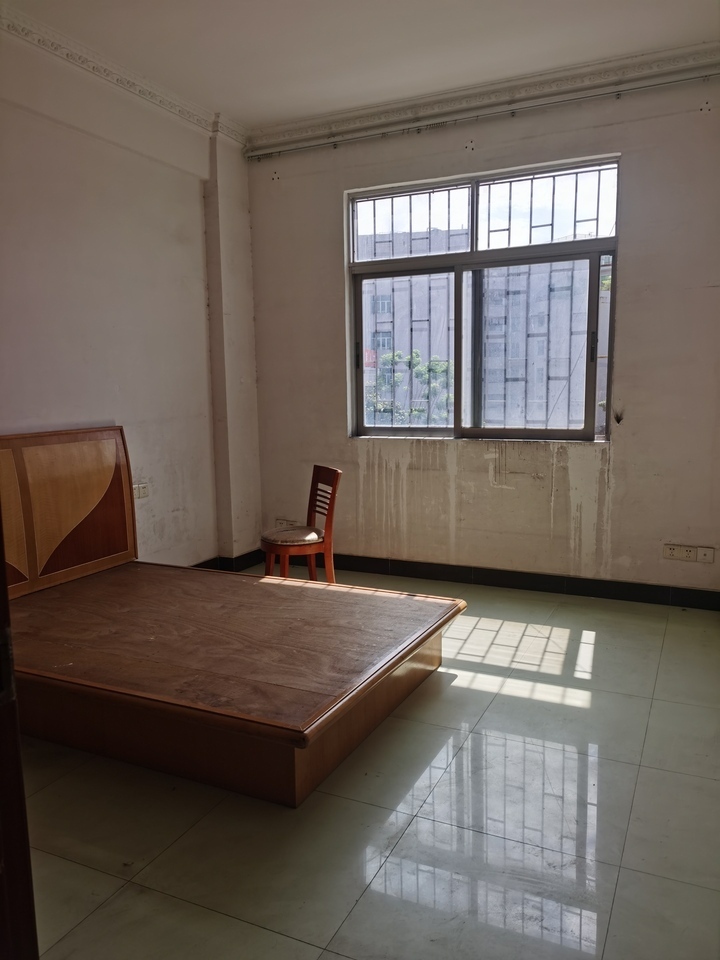 中山市沙溪镇隆都路社再楼404房及14号车房的房地产法拍房图片2