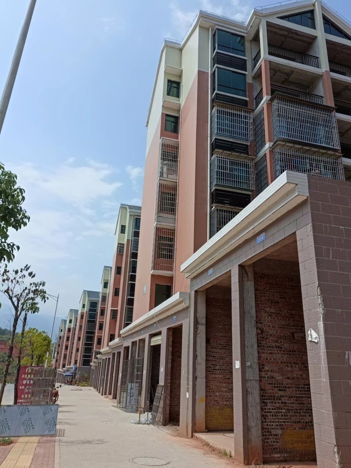 宜章县玉溪镇马耳冲小区三期10栋119号商业门面法拍房图片1