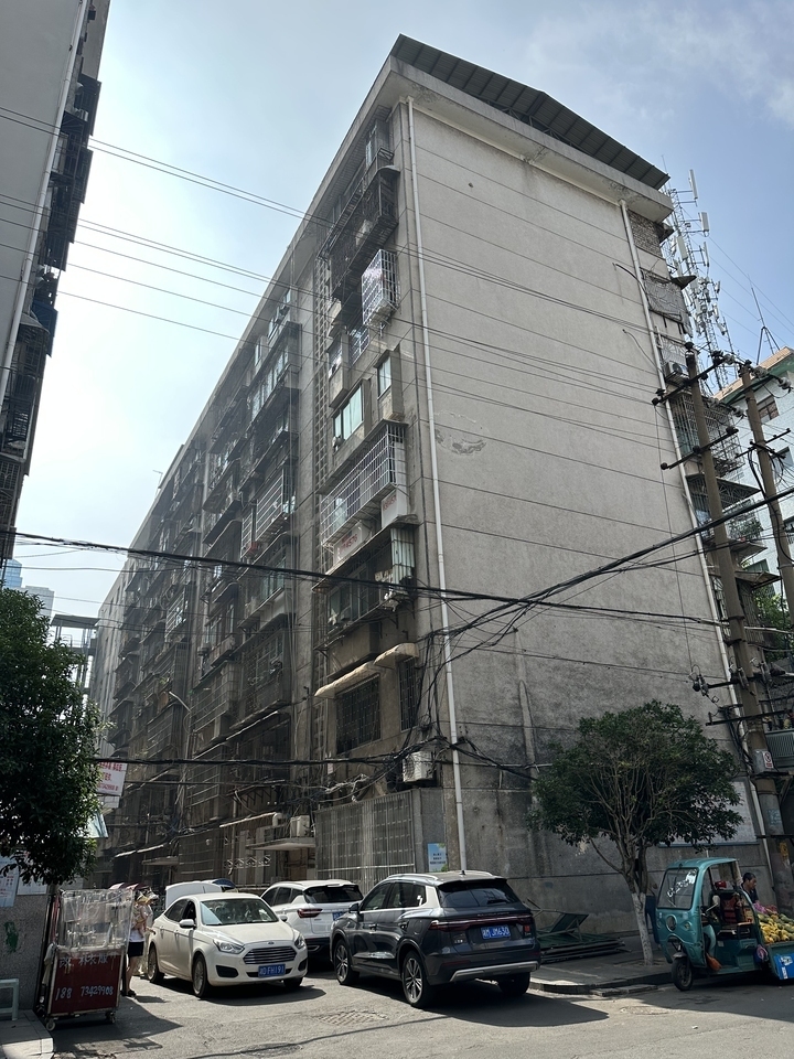 衡阳市石鼓区演武坪小区32号南栋603室法拍房图片3