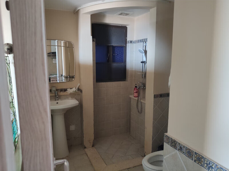 惠东县平海镇南门海地段万科双月湾花园一期A4栋2单元8层01号房法拍房图片1