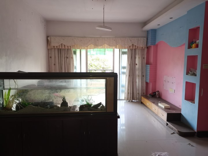 中山市板芙镇居委会创业路1号雅芳湖庭A6幢305房的房地产及室内财产法拍房图片4