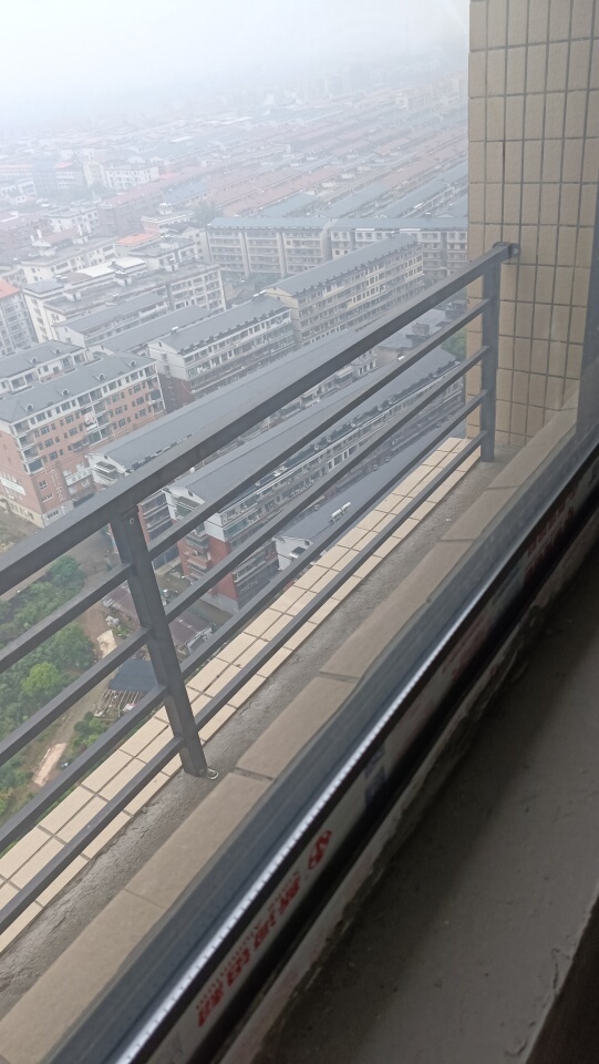 衡南县三塘镇三鹰路（阳光大院1栋）2803室法拍房图片1