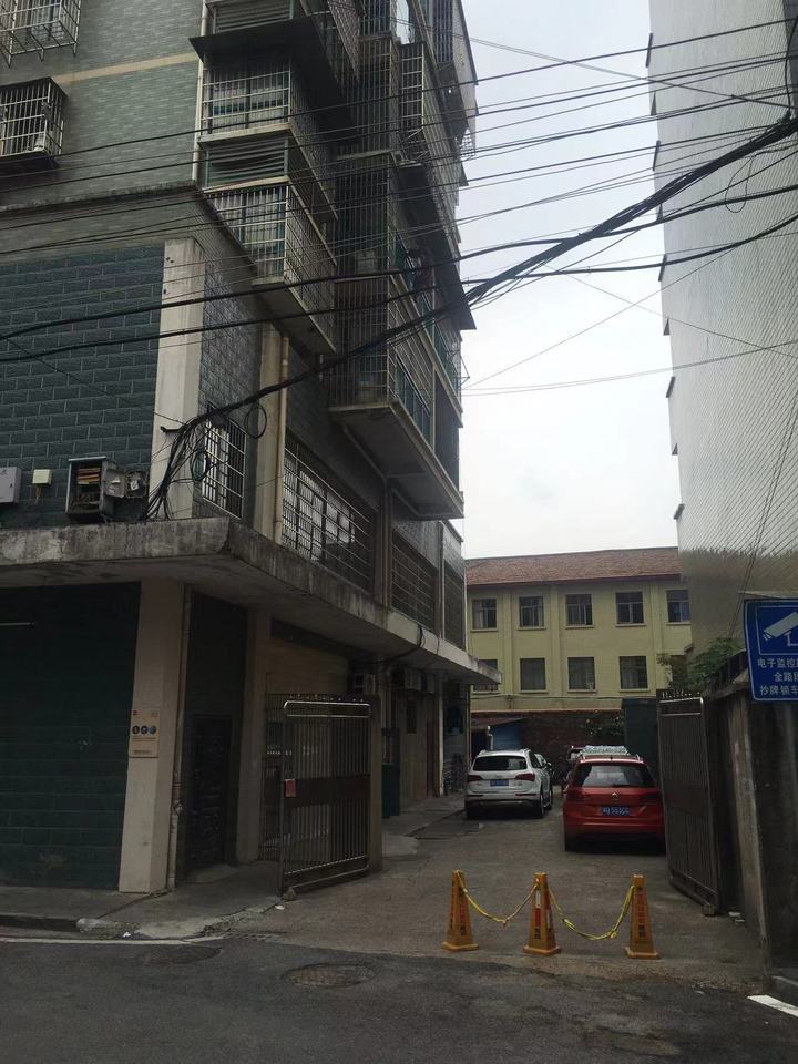 衡阳市珠晖区红星菜园50号汇通东江丽景C栋601室法拍房图片3