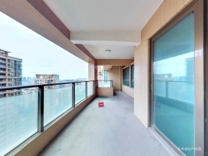 富逸臻园 4室2厅 211.02㎡ 毛坯中山石岐街道实验小学二手房图片