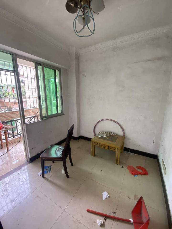 中山市板芙镇湖洲村新建大道二街3号金芙花园2幢D梯601房的房地产法拍房图片3